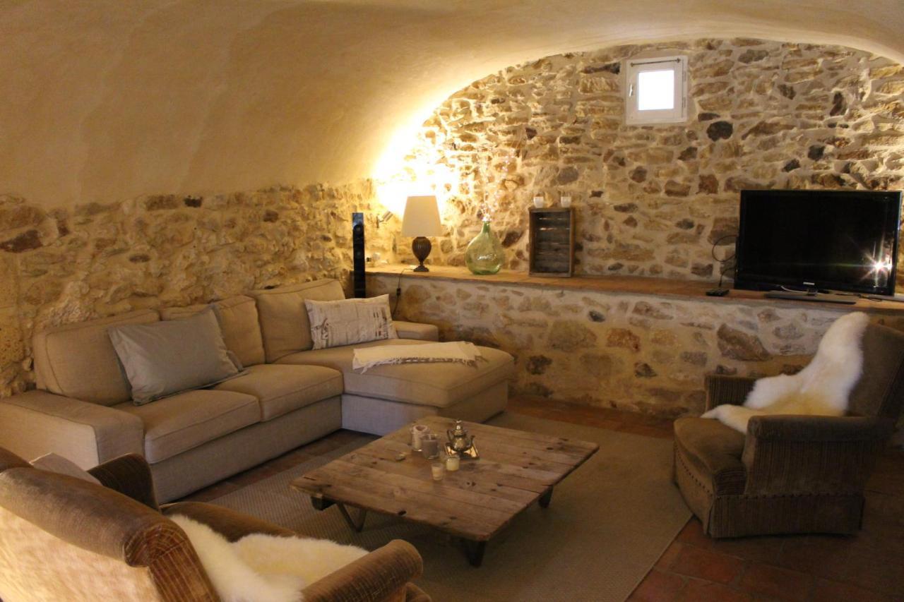 Mas Les Romarins, 10 Min D'Uzes, Piscine Et Grand Jardin Clos, Jeux, Nid De Repos Et Base Pour Activites Dans Le Gard (Adults Only) Eksteriør billede